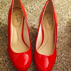Size 5.5 heeled pumps brandnew never worn